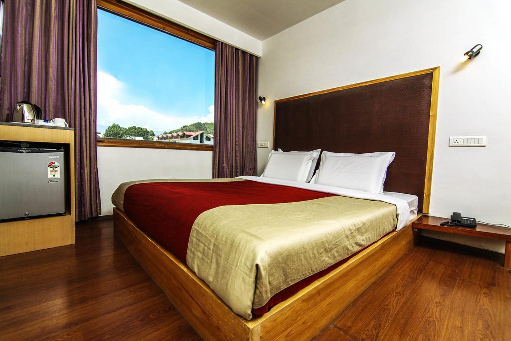 Holiday Plaza Hotel Srīnagar Kültér fotó