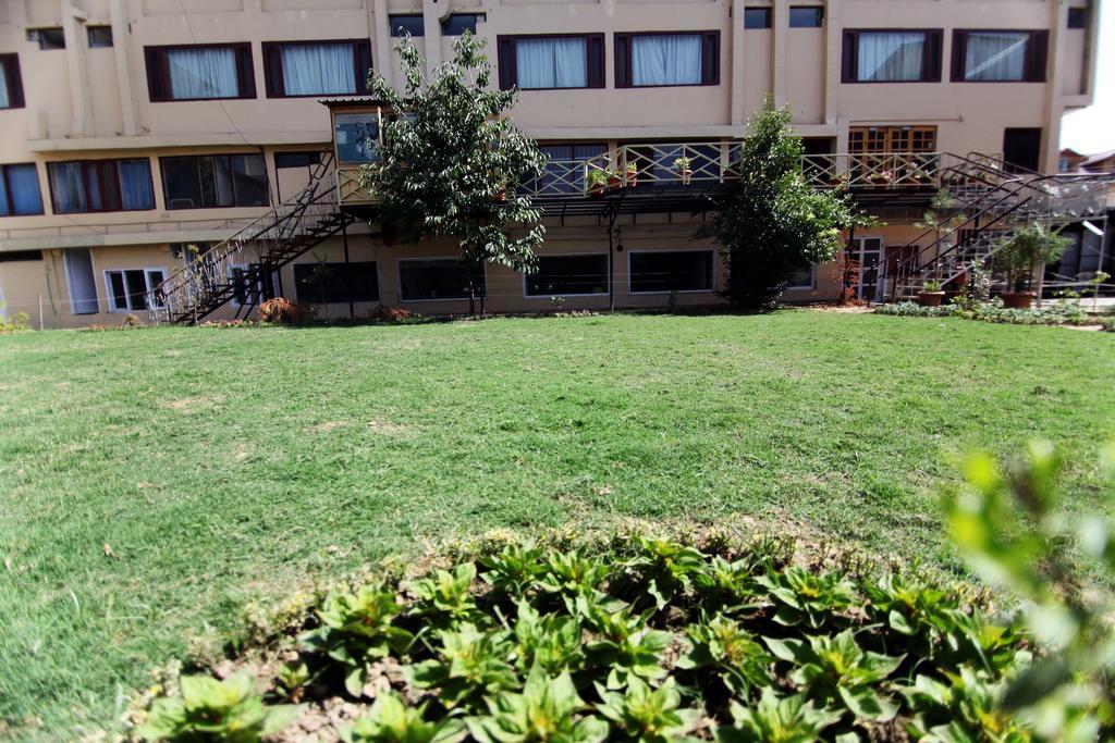 Holiday Plaza Hotel Srīnagar Kültér fotó