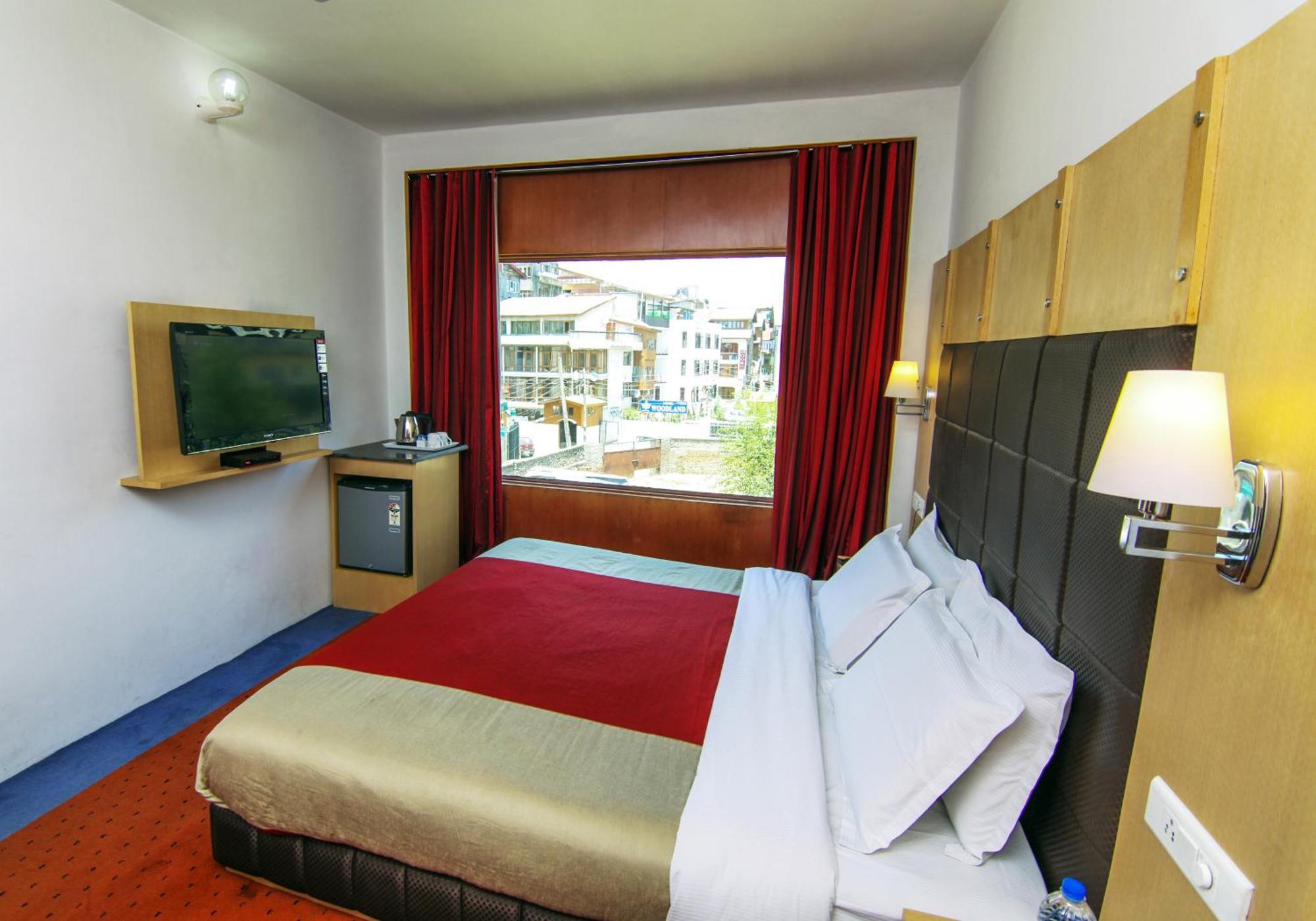Holiday Plaza Hotel Srīnagar Kültér fotó