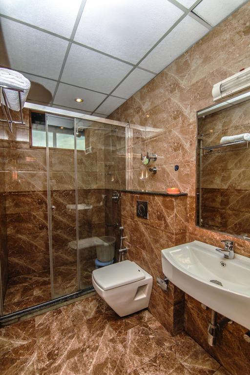 Holiday Plaza Hotel Srīnagar Kültér fotó