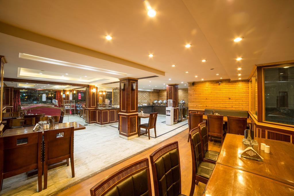 Holiday Plaza Hotel Srīnagar Kültér fotó