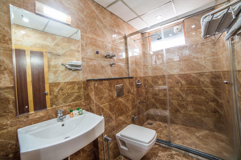 Holiday Plaza Hotel Srīnagar Kültér fotó