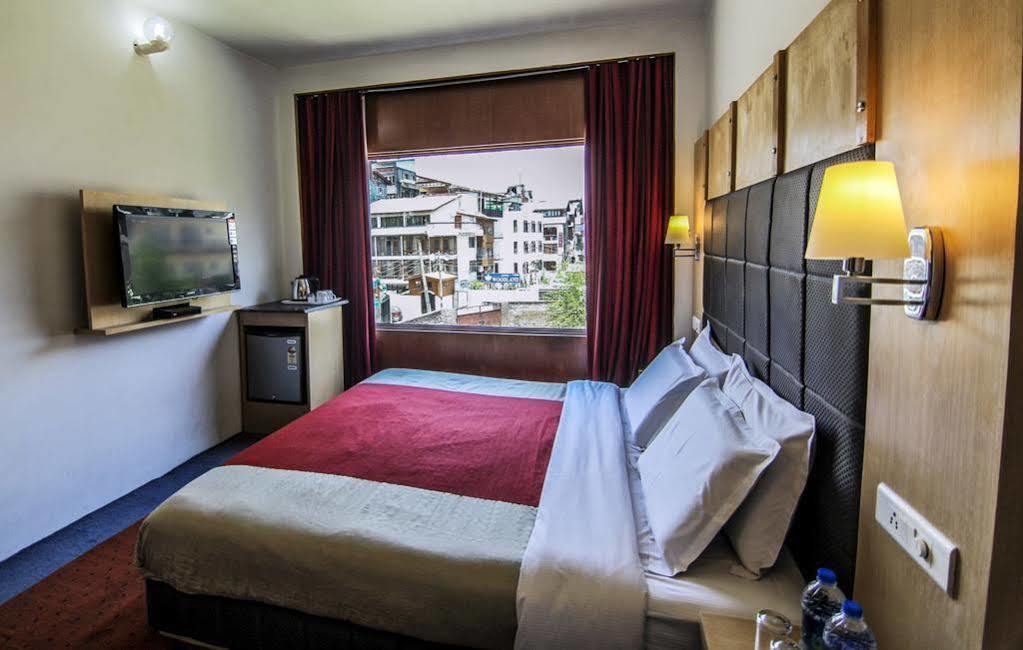 Holiday Plaza Hotel Srīnagar Kültér fotó